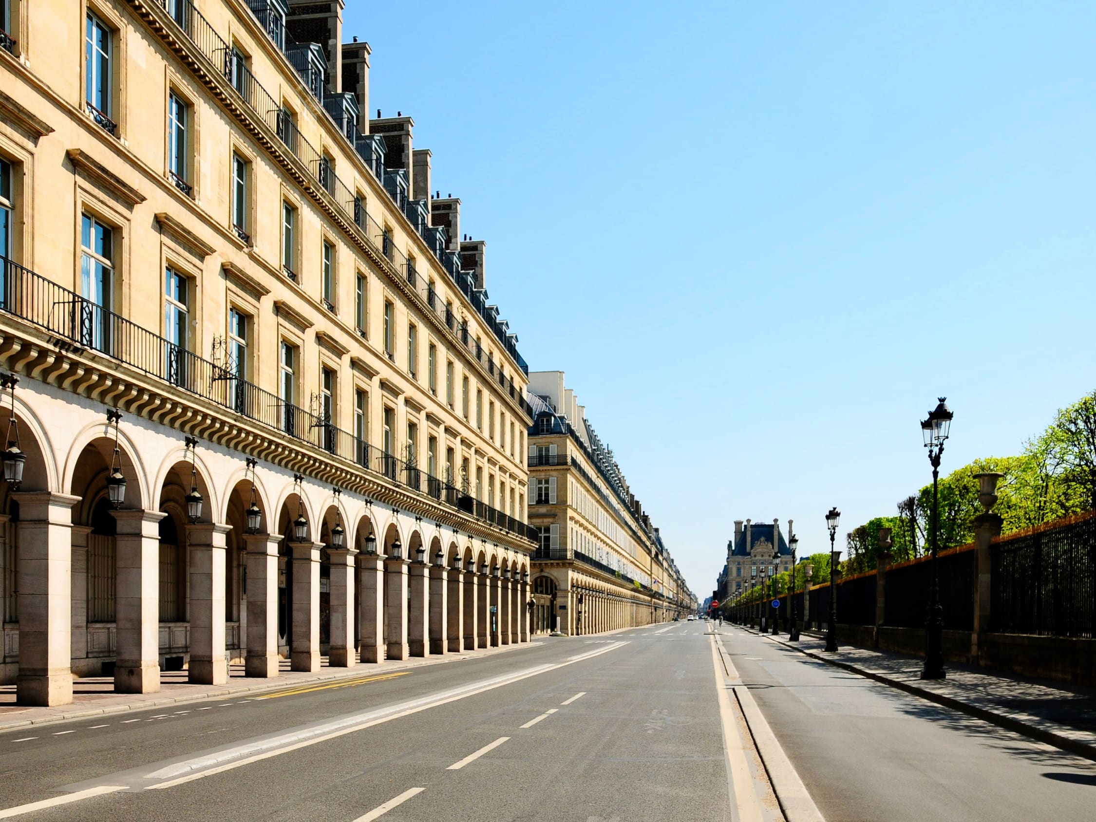 budget shopping in paris