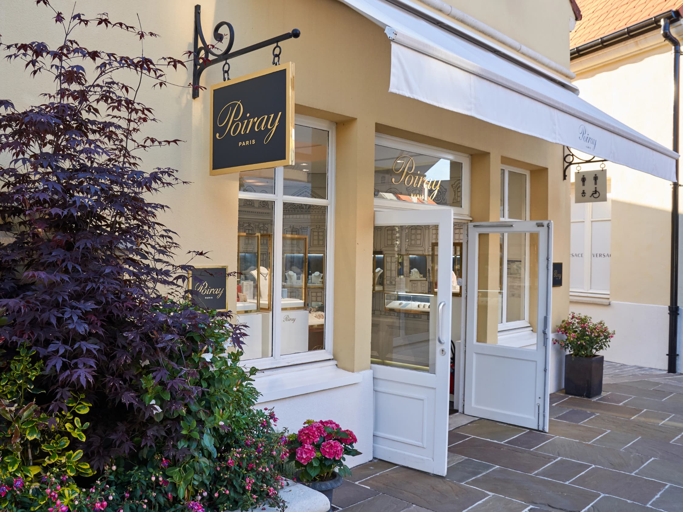 paris outlets