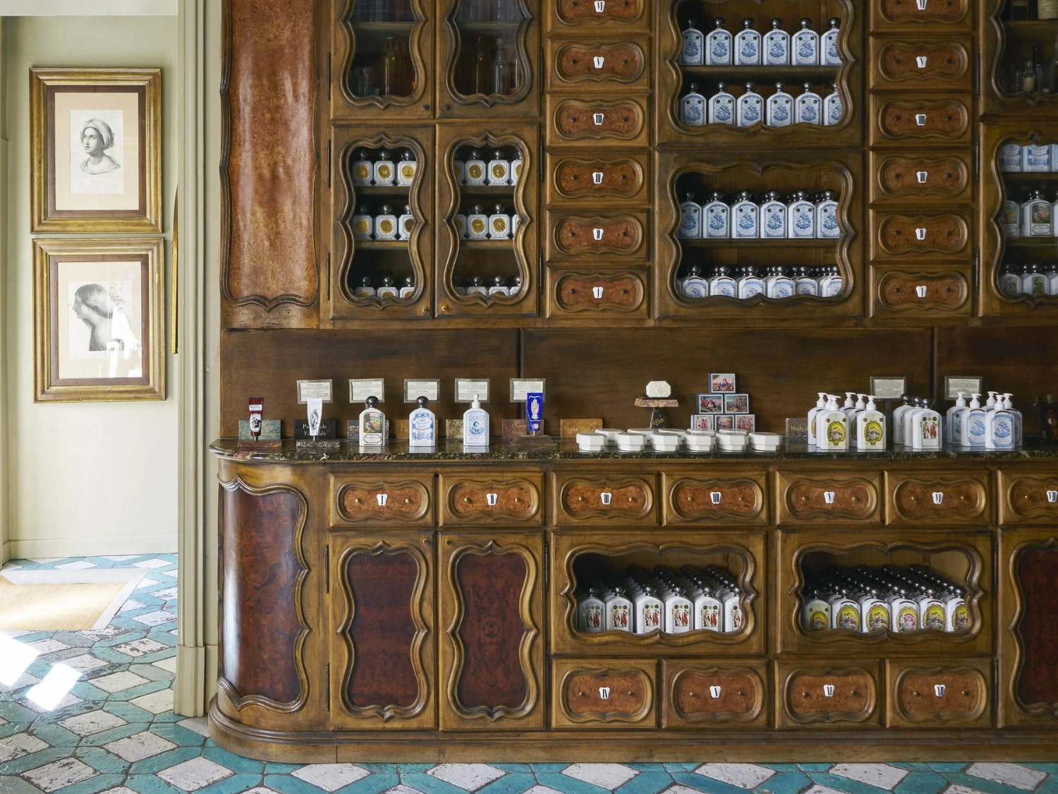 where to buy cosmetics in paris