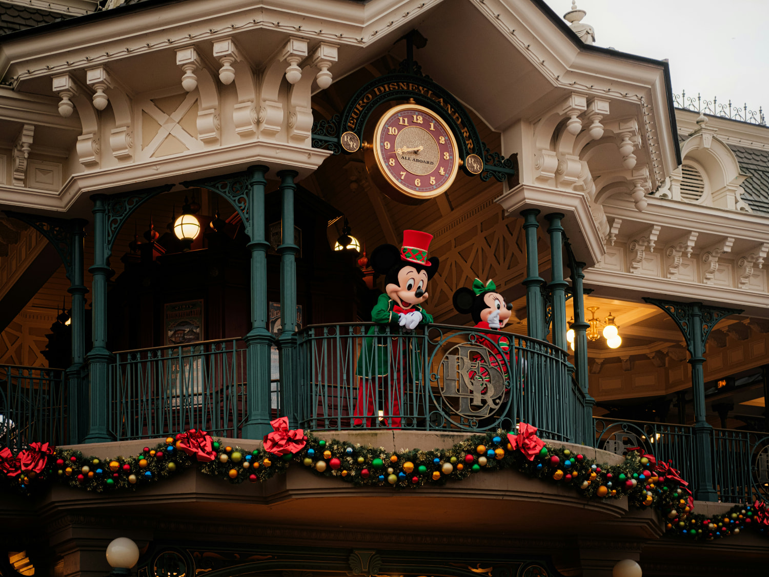 paris disneyland in november